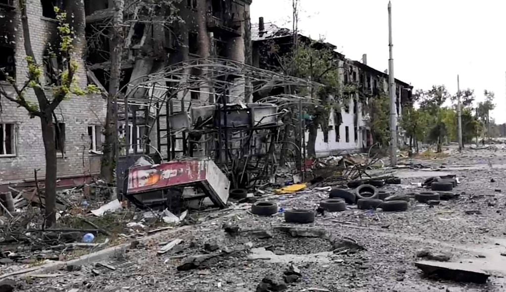 Edificios residenciales dañados en Lysychansk, región de Lugansk, Ucrania,durante el ataque de las fuerzas rusas en un intento total de apoderarse el último bastión de la resistencia. AP