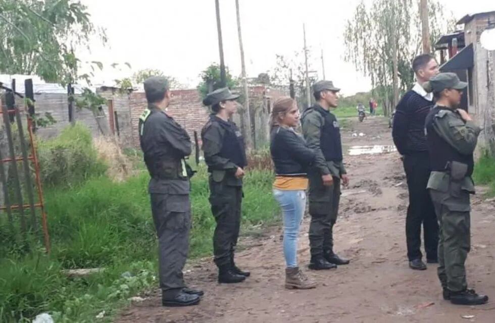Personal de Gendarmería y de Desarrollo Social actuaron en el operativo. (Prensa Gendarmería)