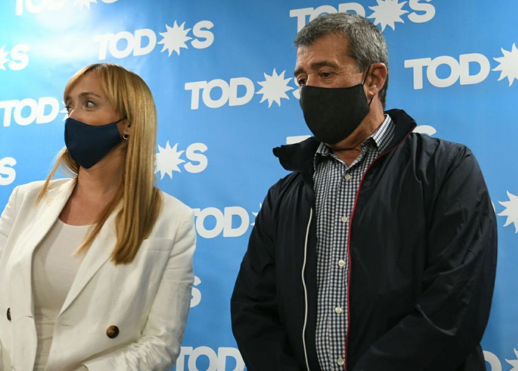 Anabel Fernández Sagasti y Adolfo Bermejo en el búnker del Frente de Todos hablaron tras la derrota en las PASO 2021.