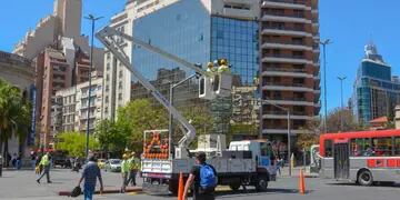 Empresas contratadas realizan reparaciones de semáforos en Córdoba. (Municipalidad de Córdoba)