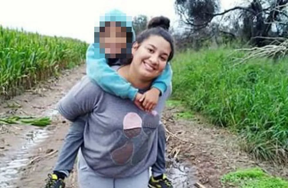 Un niño santiagueño de seis años abrazó a su madre muerta tras ser asesinada por su padre con un arma de fuego (Web).