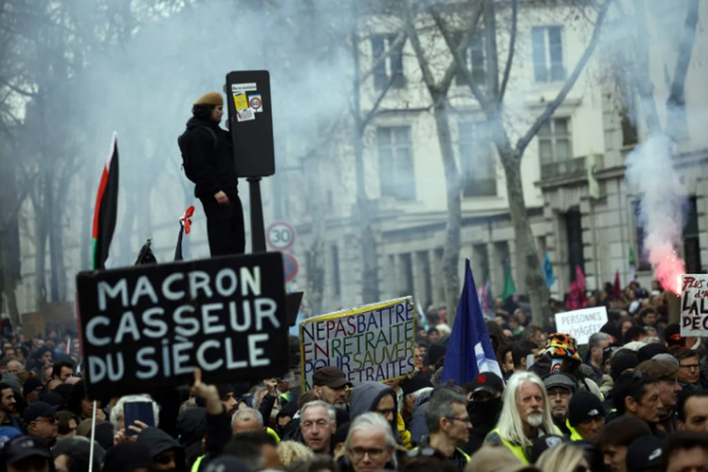 Las protestas en contra de la reforma previsional en Francia.