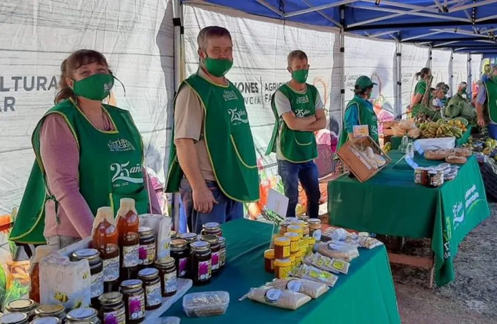 Ferias francas en Misiones, con productores exhibiendo los alimentos generados en sus chacras en la ciudad de Posadas. (M. de Posadas)