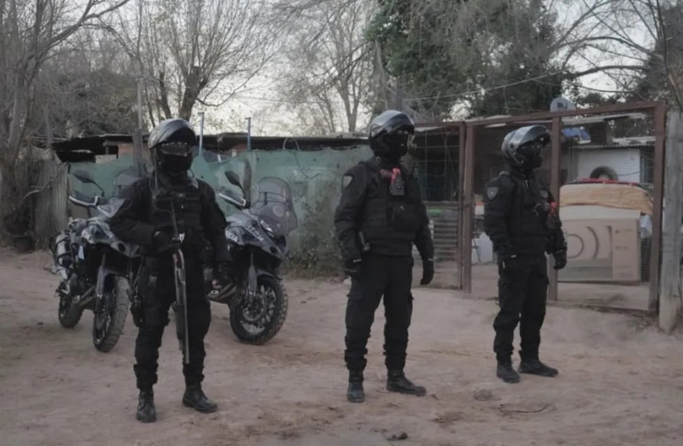 Megaoperativo de la Policía de Córdoba en barrio Villa La Lonja.