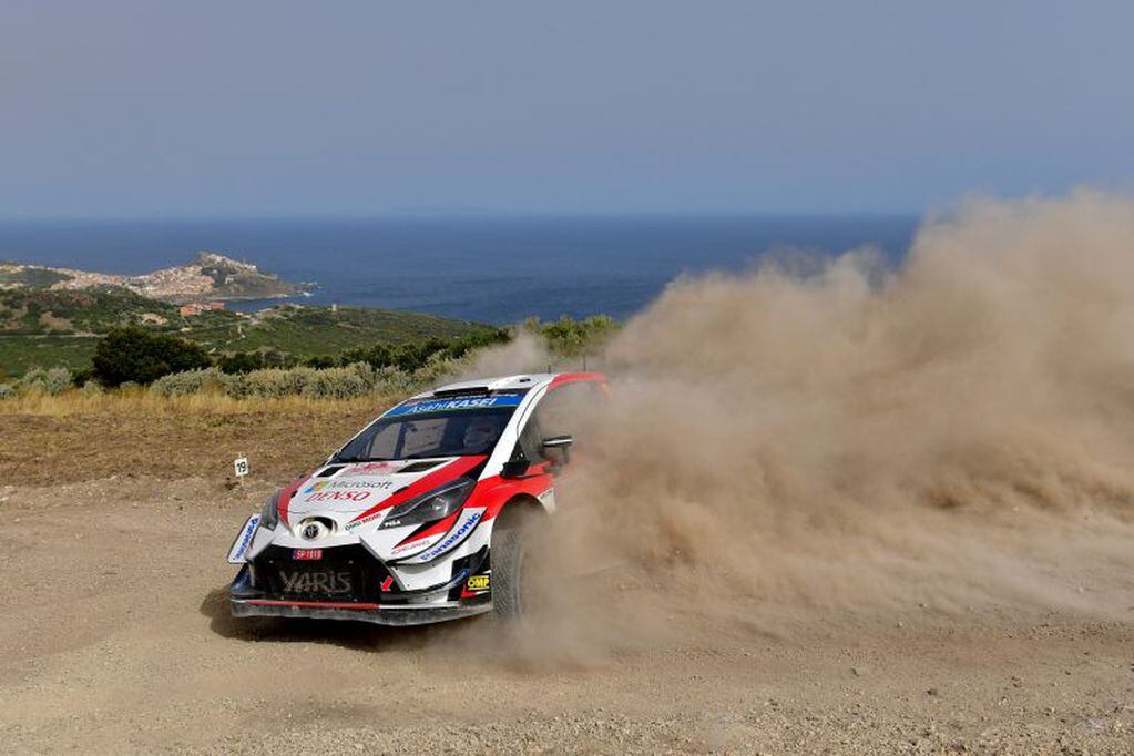 Ott Tanak, con Toyota, en acción en Cerdeña el año pasado.