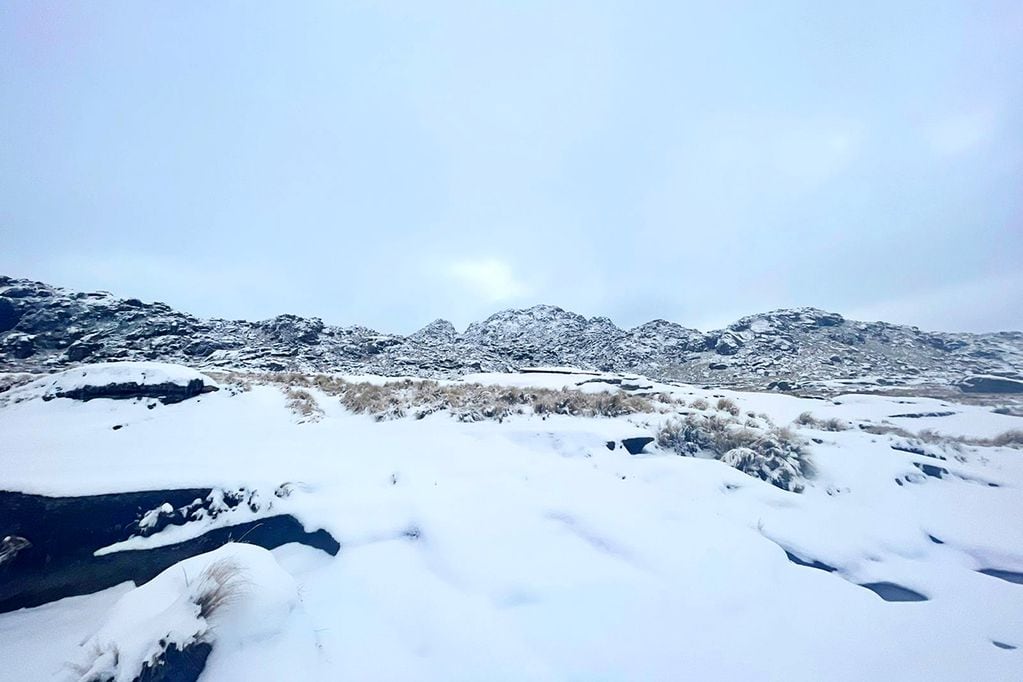 Nieve en Córdoba. Cerro Negro, al lado del Champaquí.  (Gentileza Nelio Escalante)