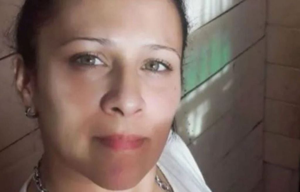 Érica Vanesa Olguín quedó internada en grave estado y denuncian que su expareja la prendió fuego en Villa Goberndor Gálvez. (FB / Barrios de Pie Santa Fe)