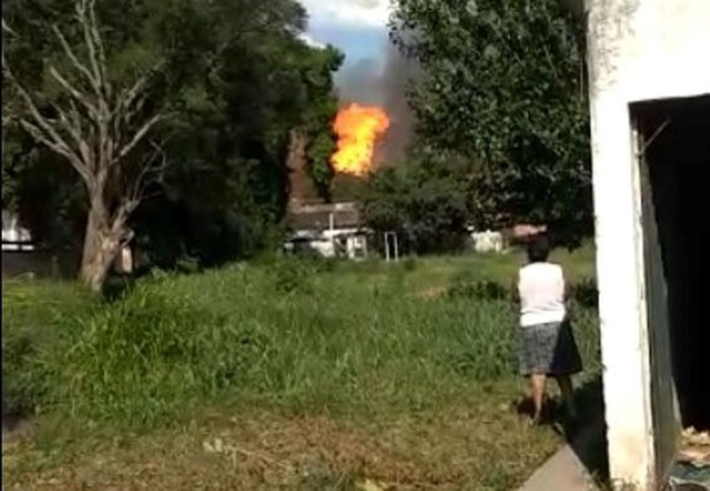 Una de las explosiones que sacudieron la tarde del pueblo de La Esperanza.