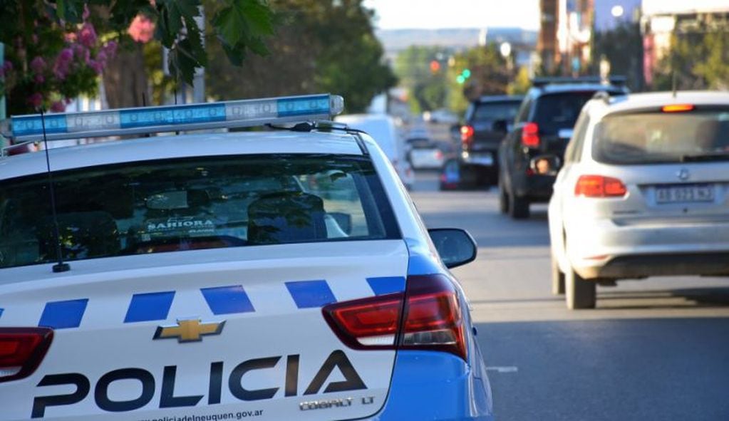 Los efectivos policiales de Neuquén se percataron de que el joven quería escapar de los controles vehiculares y descubrieron que la patente de la moto no pertenecía a dicho vehículo (imagen ilustrativa).