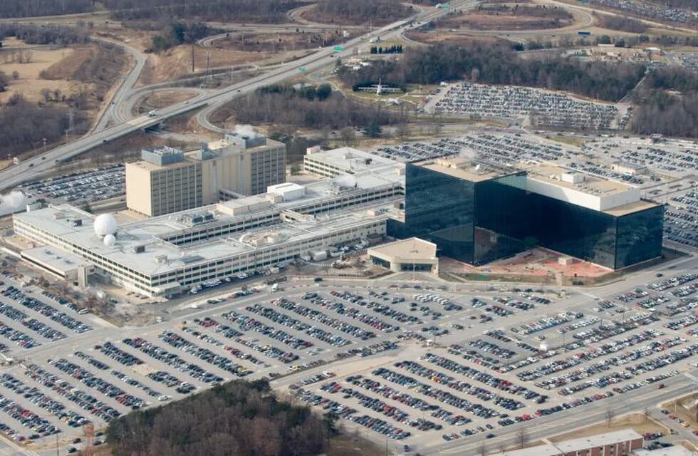 Investigan las causas de un tiroteo en las afueras de la agencia de inteligencia estadounidense NSA. / AFP PHOTO / Saul LOEB