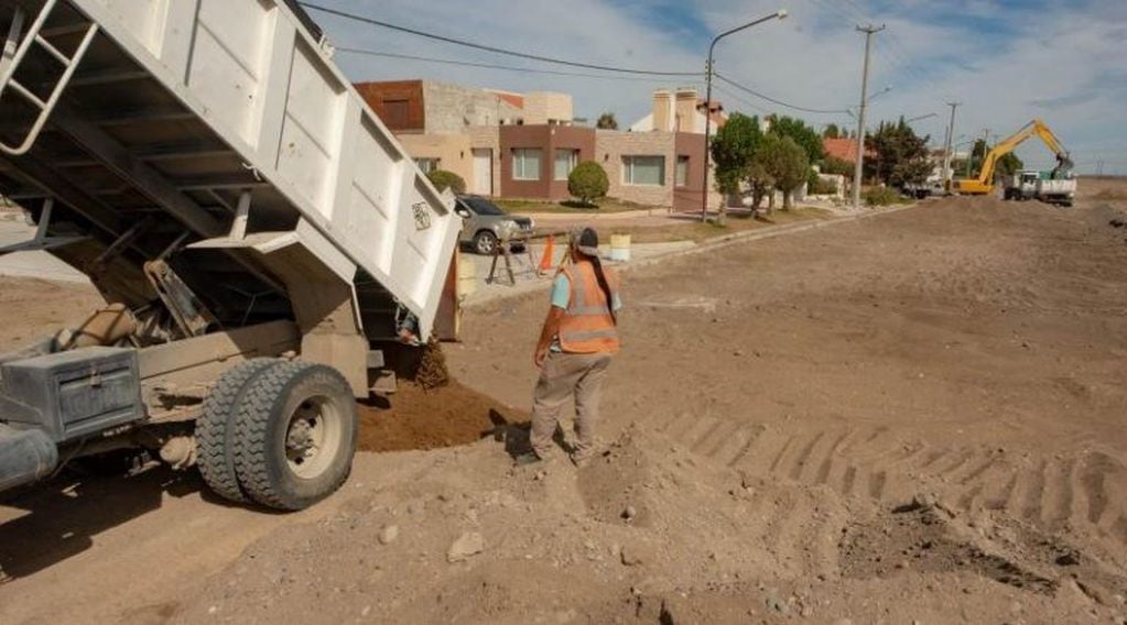 Este viernes empezaron con los movimientos de suelo de la calle Artigas.