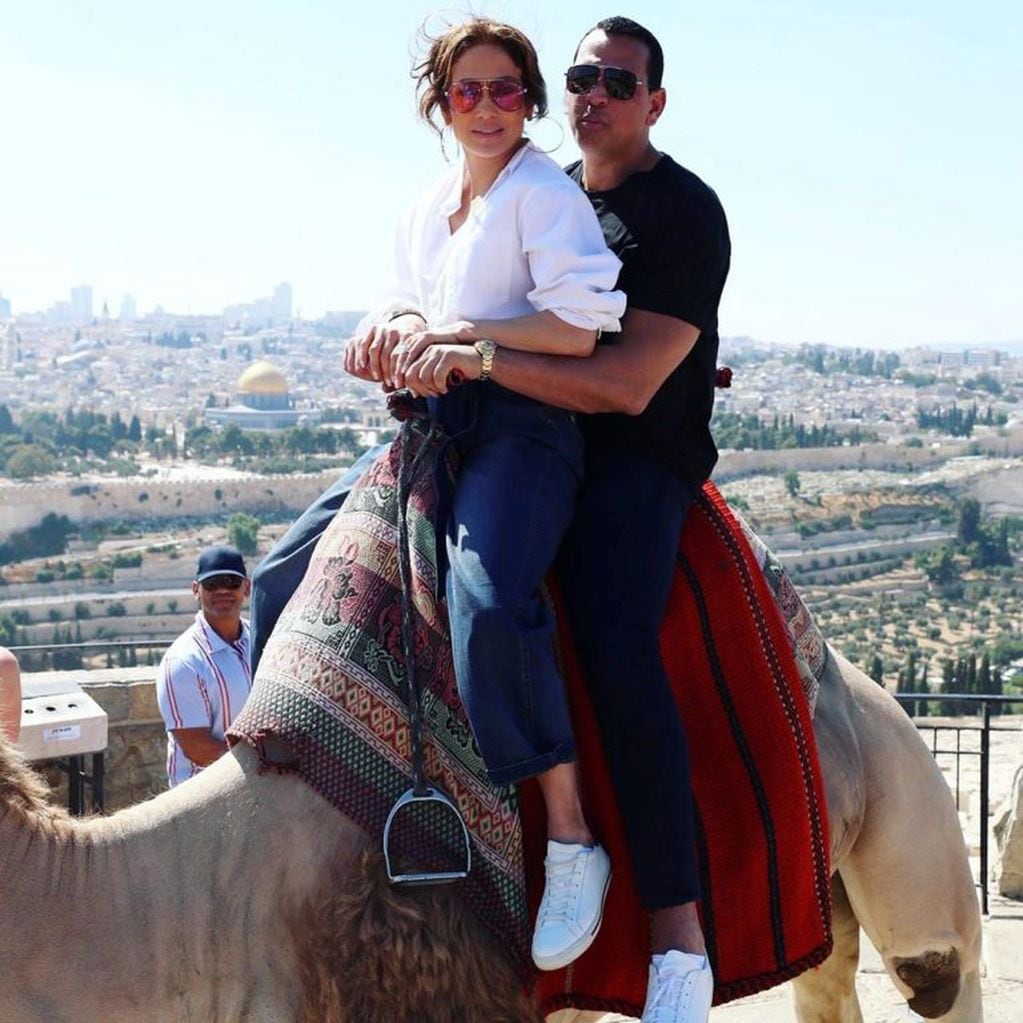 JLo junto a Alex Rodríguez durante su gira por Medio Oriente, donde también visitó Israel y Turquía (Foto: Instagram)