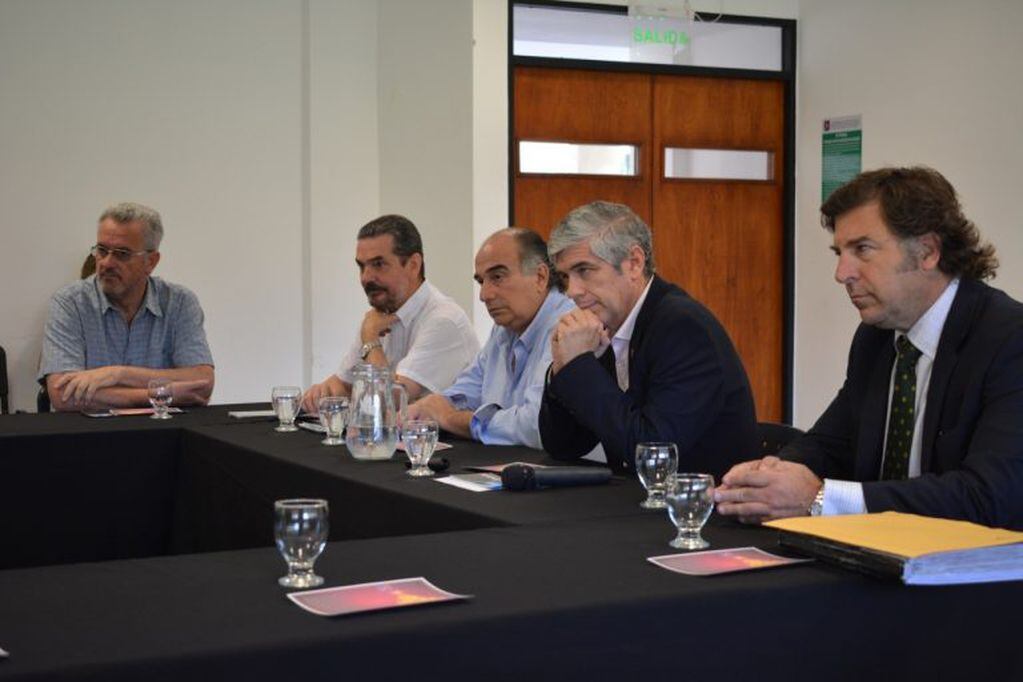 El rector de la UCASAL, Rodolfo Gallo, reunido con diputados salteños