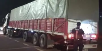Camión cargado con soja fue interceptado en Campo Grande
