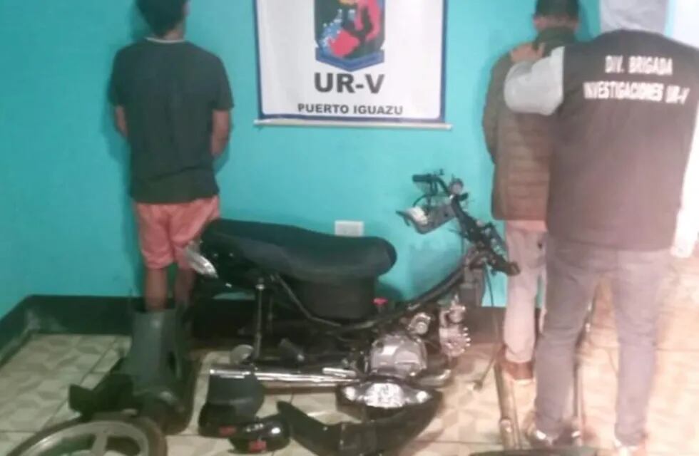 Puerto Iguazú: dos jóvenes detenidos tras el robo de una motocicleta.