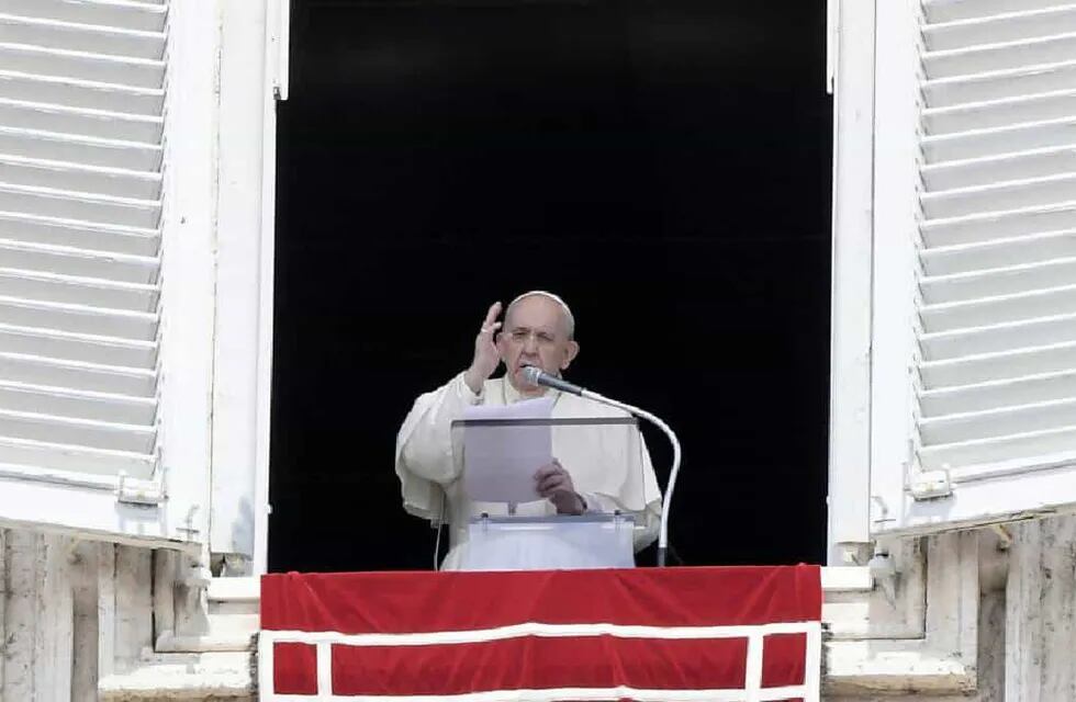 El papa Francisco invitó a rezar por "los que sufren".