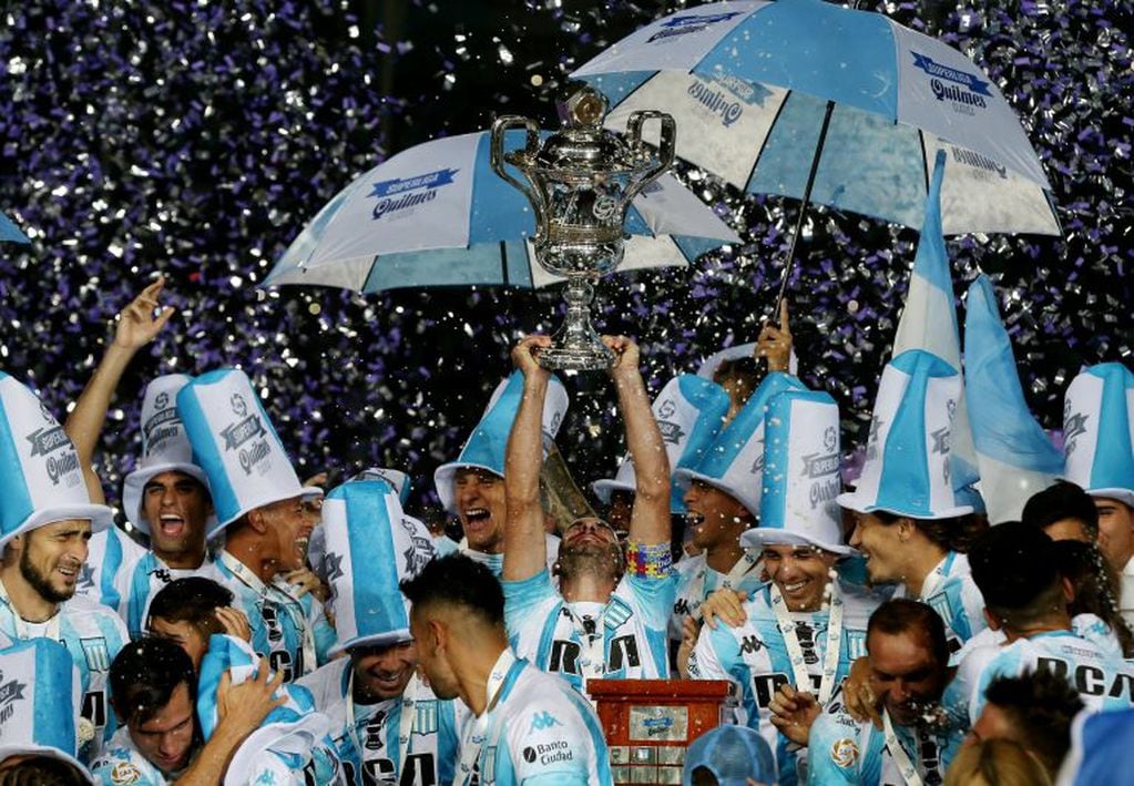 Racing festeja su título de campeón en la Superliga 2018/19. REUTERS/Agustin Marcarian