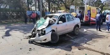 Uno de los autos implicados en el violento choque camino a Malvinas Argentinas. (Policía)