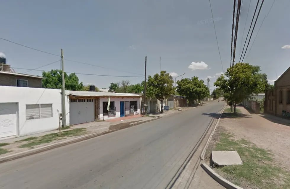 A Oscar A. lo atacaron desde afuera del local ubicado sobre Eva Perón al 1100. (Google Street View)