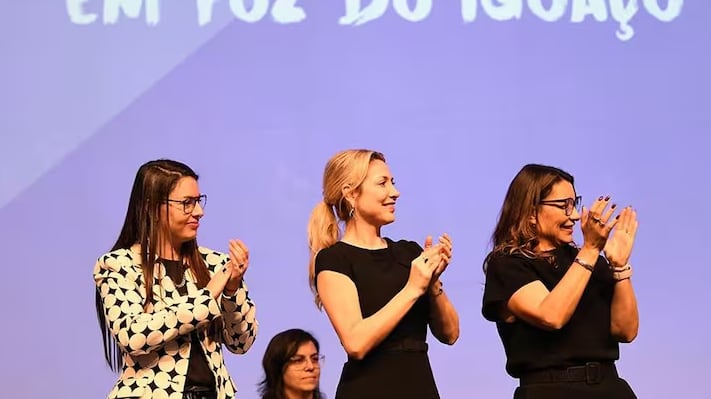 Fabiola Yañez en el Primer Encuentro de Integración de Mujeres Latinoamericanas  junto con la exministra Ayelén Mazzina - Foto @fabiolaoficialok