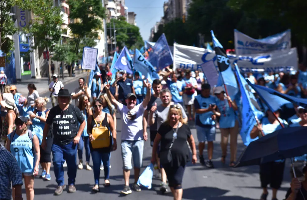 Nutrida movilización de la Unión de los educadores de la provincia de Córdoba.