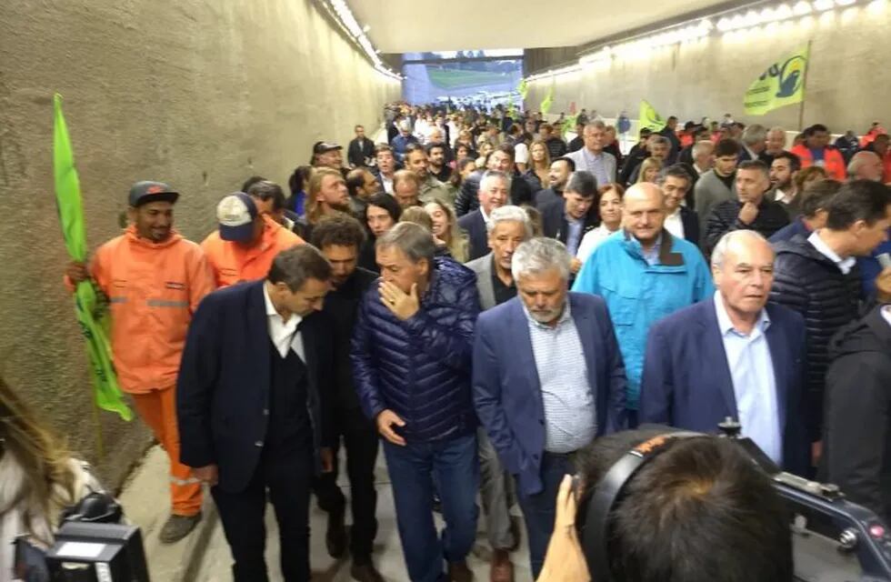 Schiaretti en la inauguración del nuevo tramo de la avenida Circunvalación por el túnel Rubén Américo Martí.