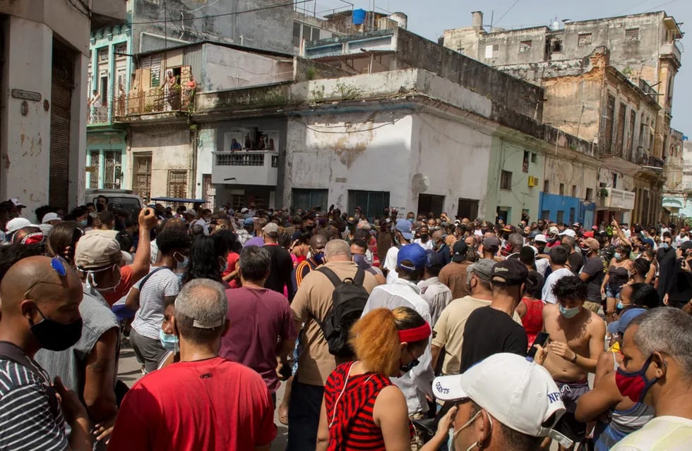 Las protestas en Cuba ya llevan 400 detenidos.