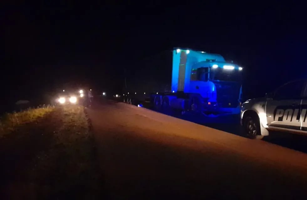 Itacaruaré: Un motociclista perdió la vida tras impactar contra un camión