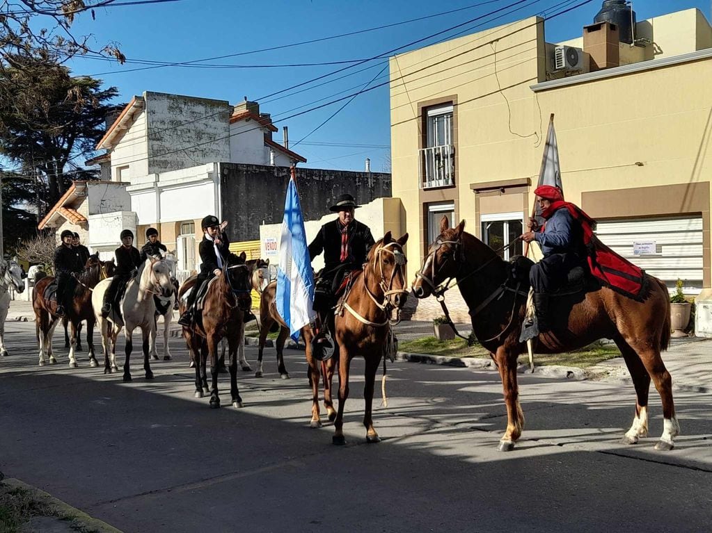 El tradicional desfile cívico militar volvió a Punta Alta y fue muy emotivo