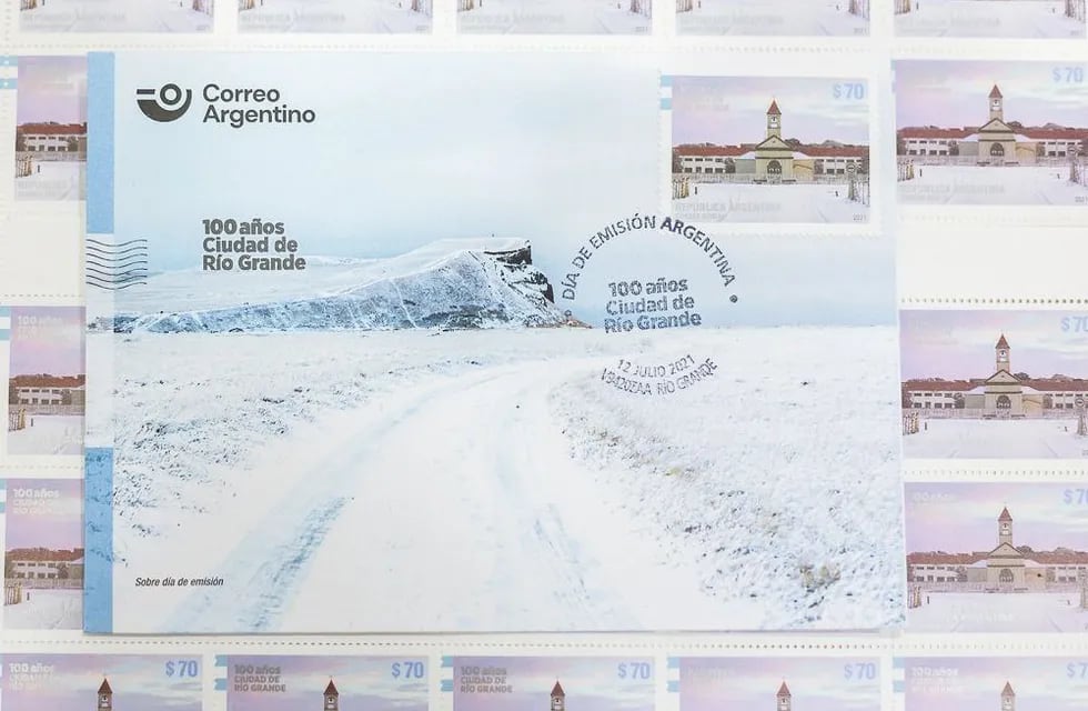 Se puso en circulación el sello postal, en el marco de los 100 años de Río Grande, siendo las imágenes seleccionadas para la impresión la Misión Salesiana y el Cabo Domingo.