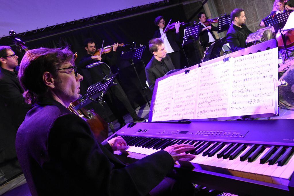 La Orquesta Municipal de Tango en el Anfiteatro abrió los recitales del "Verano Acá"