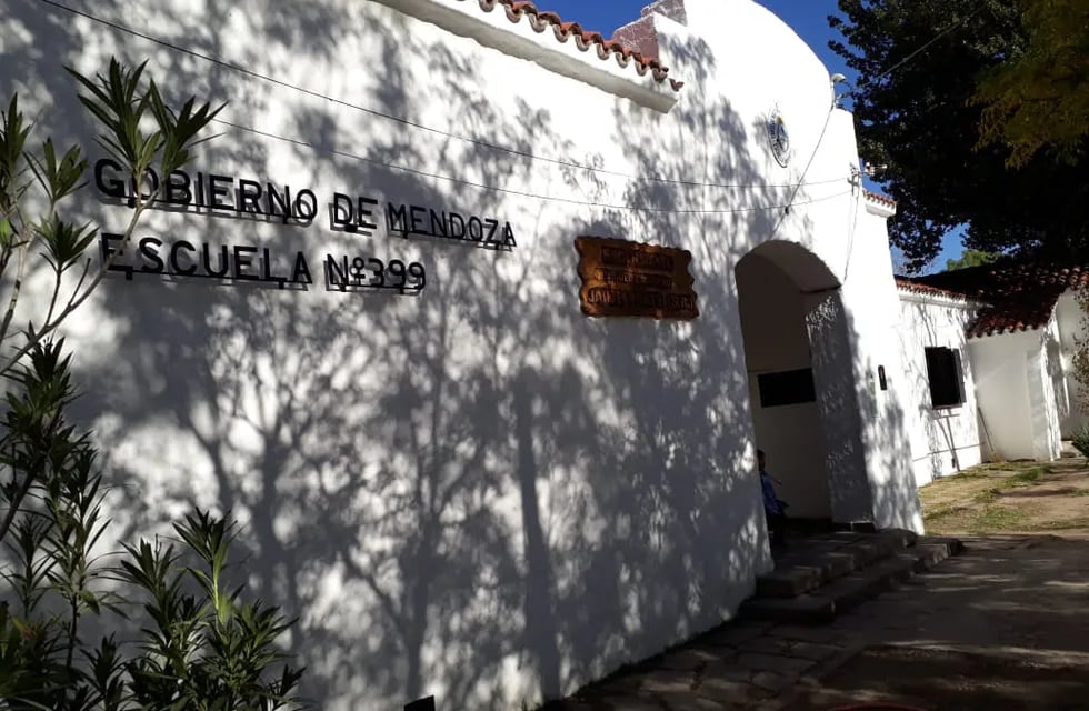 Escuela Tierra del Fuego en Jaime Prats, San Rafael.