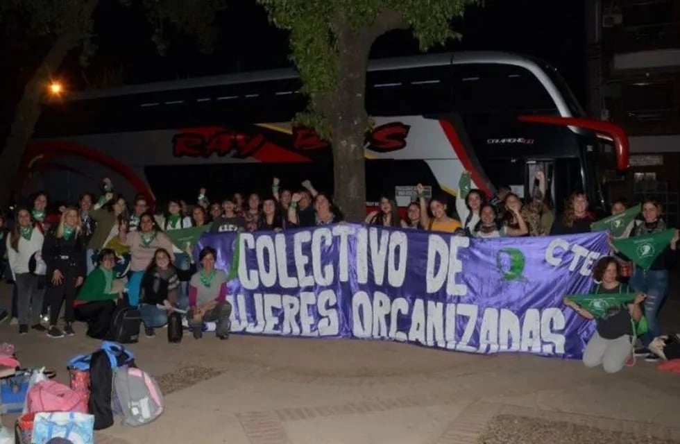 El Colectivo de Mujeres Organizadas de Corrientes partió desde la avenida Maipú y Sarmiento. (Foto: El Litoral)