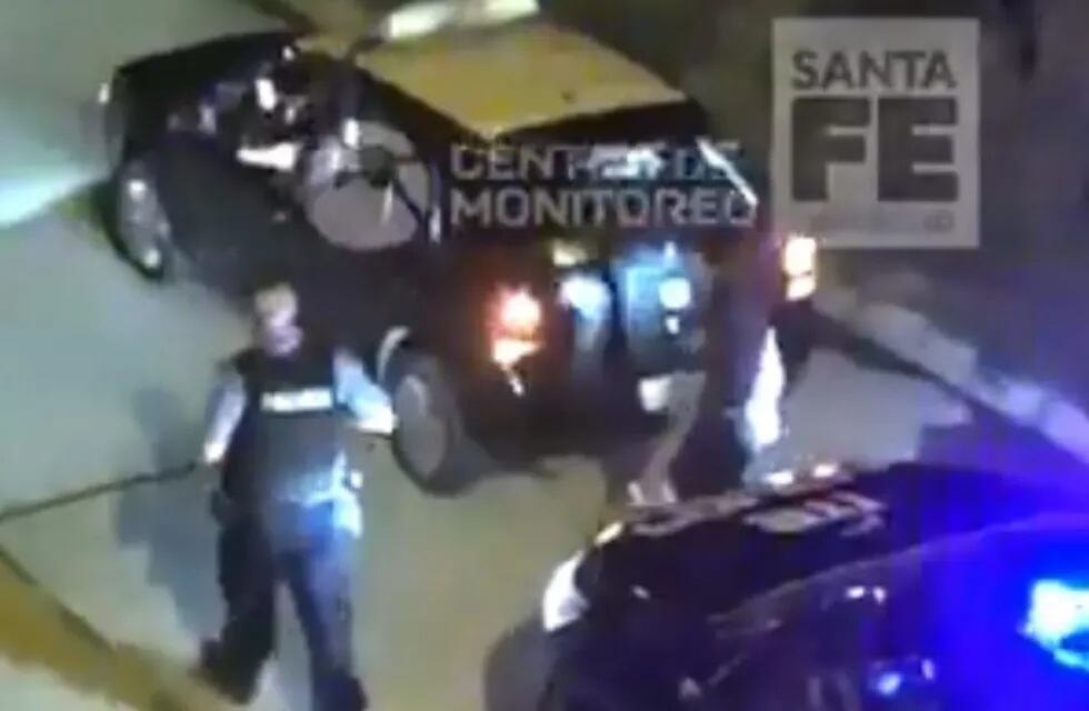 El auto fue interceptado tras intentar huir de los uniformados en la ciudad de Santa Fe. (Prensa Ministerio de Seguridad de Santa Fe)