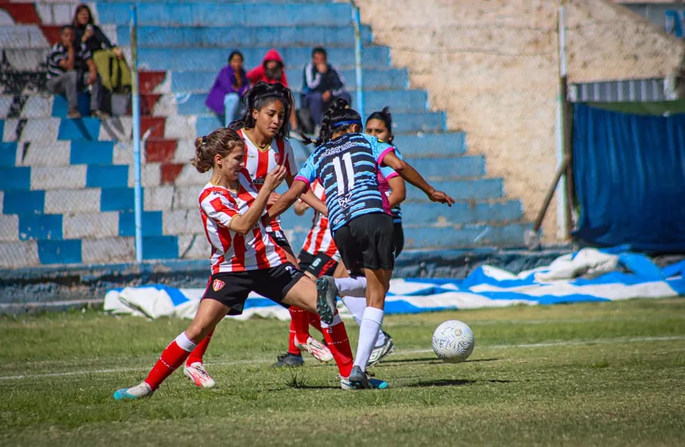 San Martín y Argentinos, disputaron un partidazo en la fecha 9 de la LMF. La academia se quedó con la victoria por 1-0.
