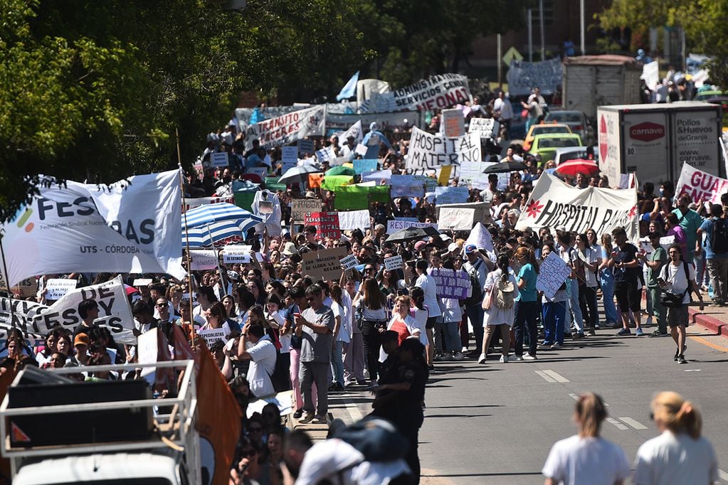 La protesta de los médicos hacia el Patio Olmos, Córdoba. 