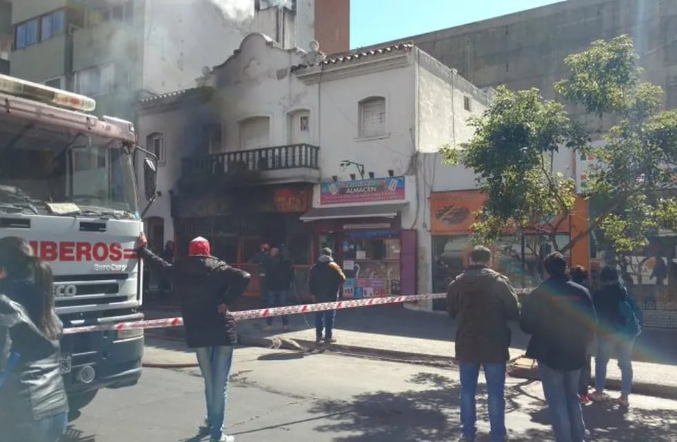 El incendio ocurrió en un comercio de bulevar San Juan al 500.