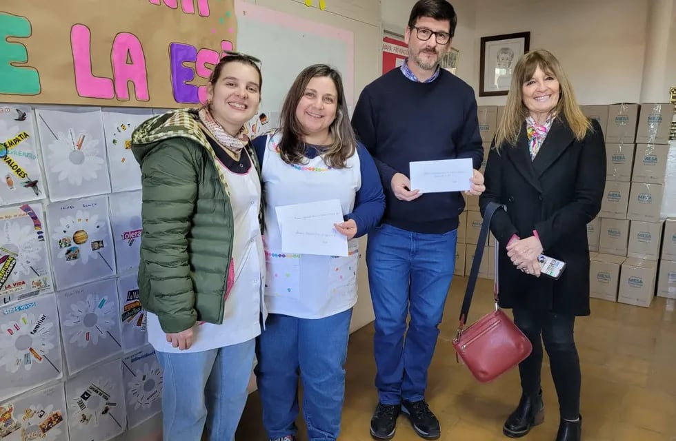 La Rueda Interna de Rotary Tres Arroyos entregó donación a la escuela de la ex Virgen de la Carreta