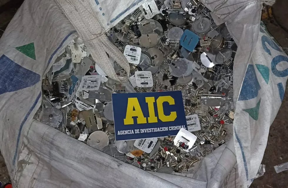 La AIC secuestró una enorme cantidad de componentes y piezas metálicas.