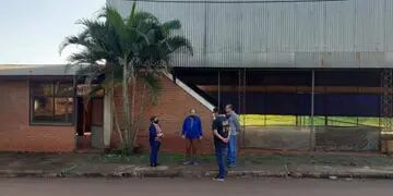 Eldorado: vecinos del barrio Guacurarí recibieron las llaves del predio que reclamaban