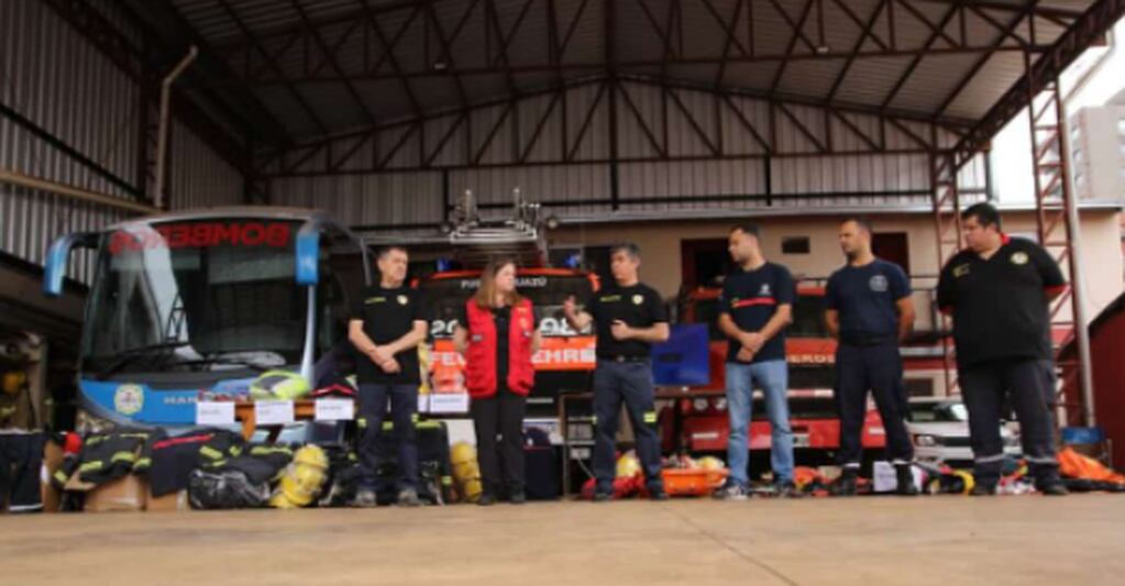 Campaña de donación de equipamiento a cuarteles de bomberos provinciales.