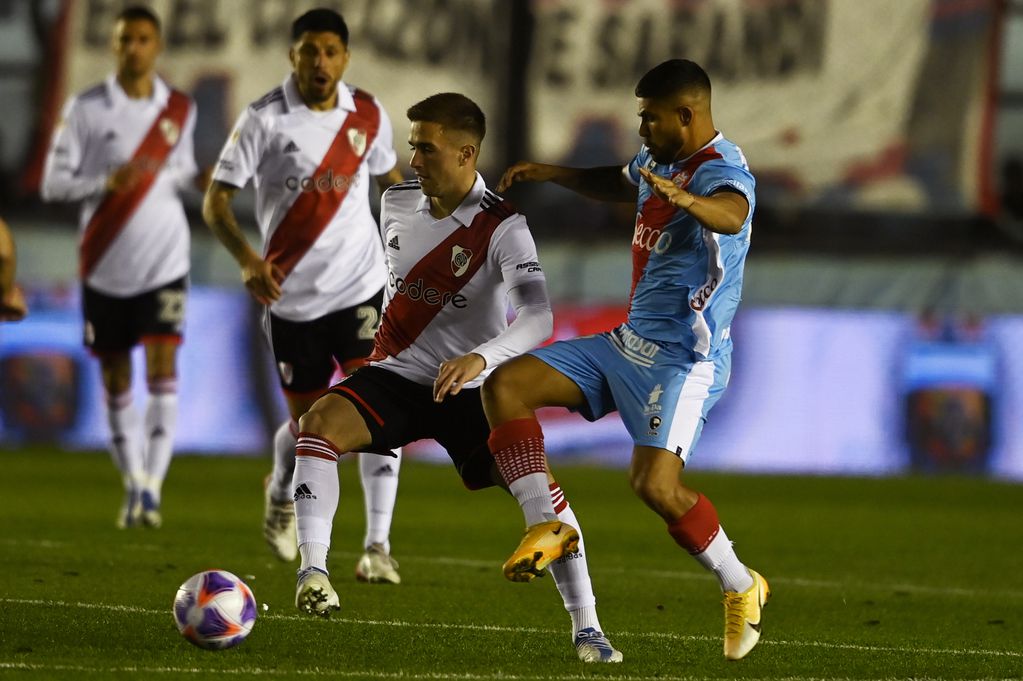 River en su visita a Sarandí se encontro con un juego muy pausado y áspero. 