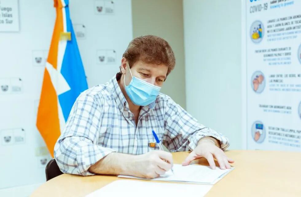 Melella firmó un convenio de cooperación con el Gobernador de Neuquén.