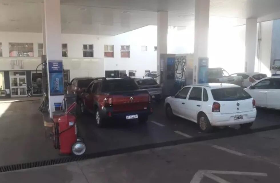 Se agudiza la situación del faltante de combustible en Eldorado.