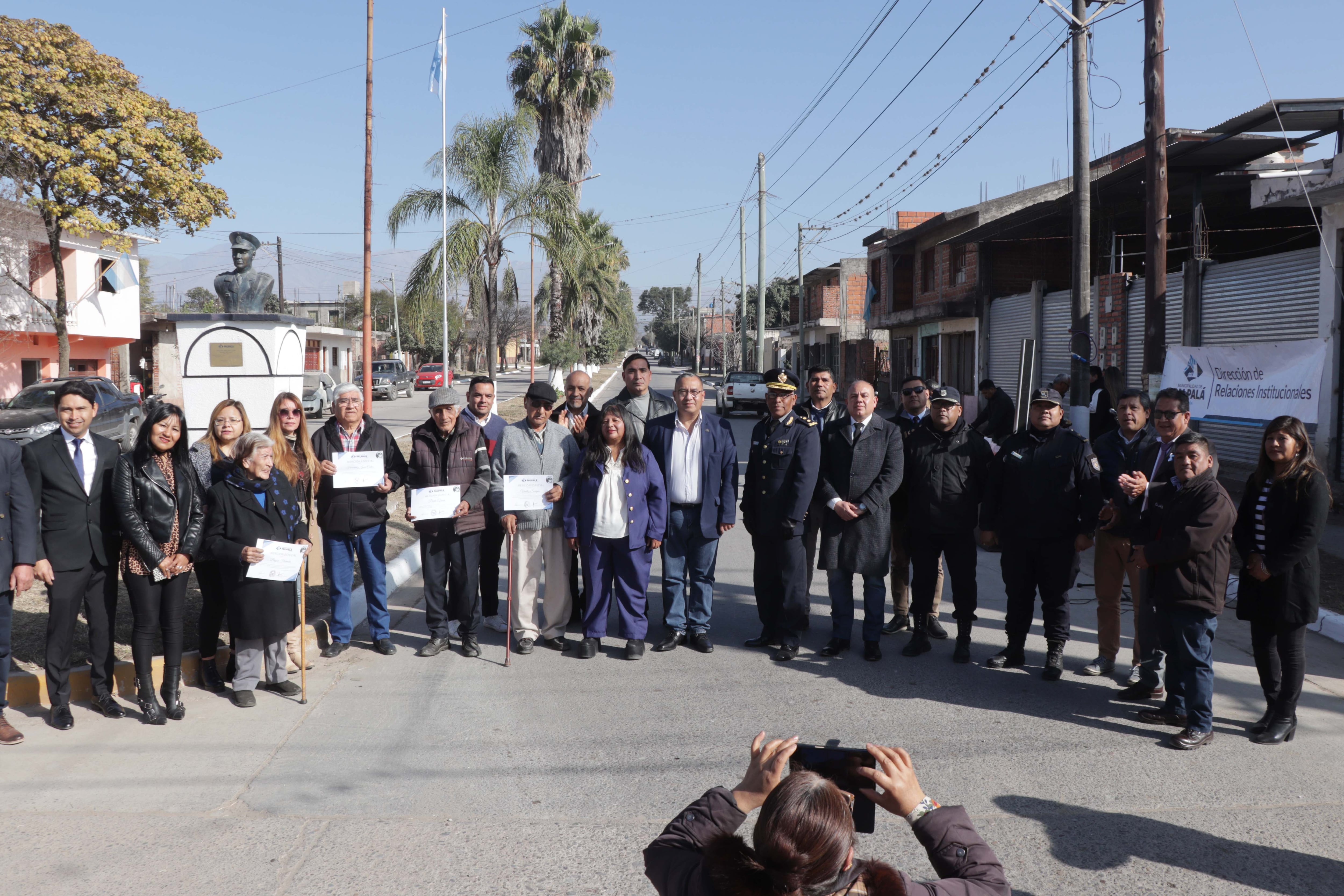 Autoridades municipales, policiales y vecinales encabezaron el homenaje  al general Manuel Nicolás Aristóbulo Savio, en Palpalá (Jujuy).