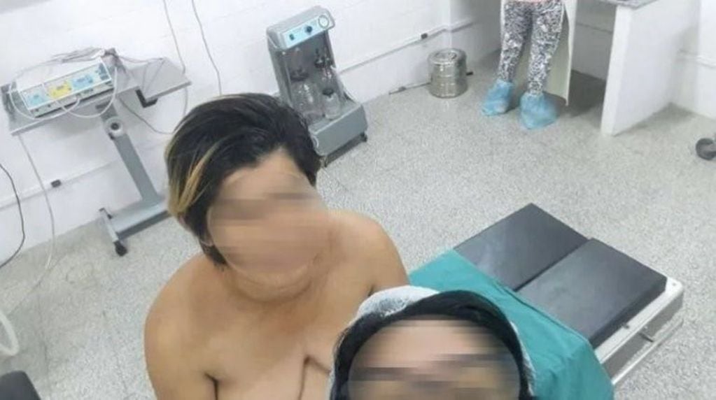 Acusan a una médica de compartir selfies de pacientes desnudos
