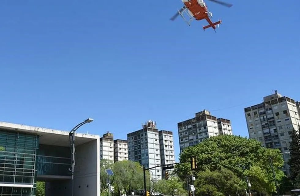 El helicóptero sanitario puede está en condiciones de aterrizar sobre Pellegrini frente al HECA. (Archivo Municipio)
