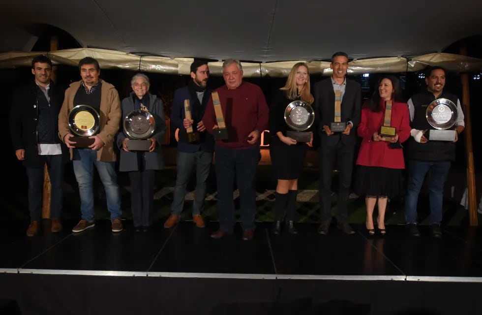 Los premiados por el Club Gourmet Mendoza en la gala realizada en Bodega Chandon. (Nicolás Ríos / Los Andes)