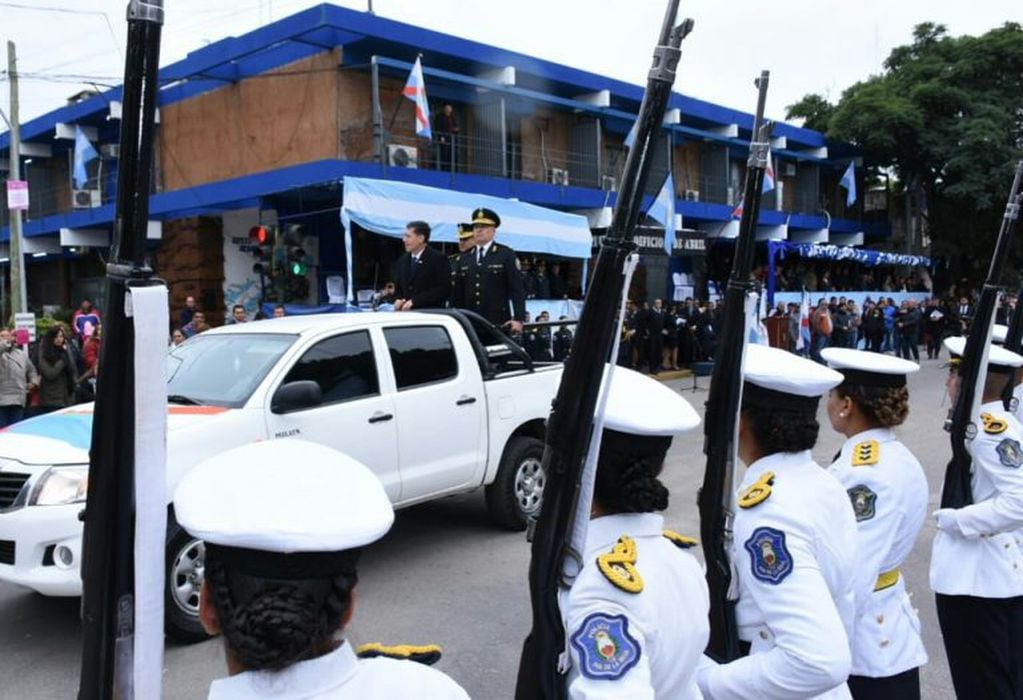 En la mañana de este miercoles se realizó el desfile por el aniversario de la Policia de la provincia