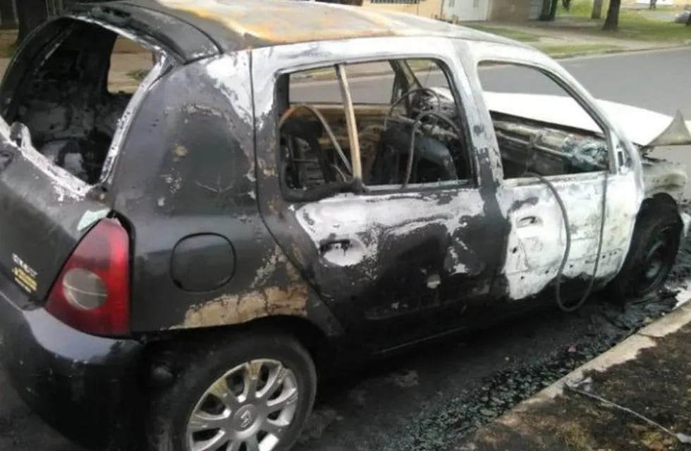 Apareció incendiado el auto usado en el crimen de zona sudoeste